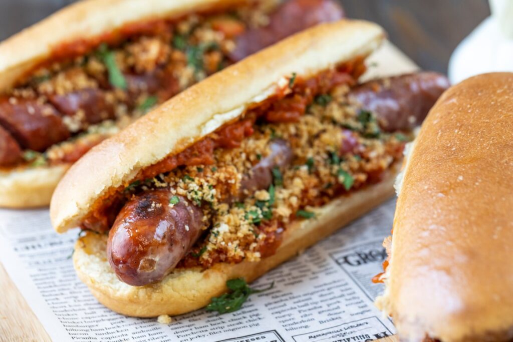 Hot-dog με σάλτσα σπετσοφάι