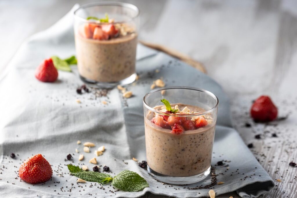 Μπολ δημητριακών με σπιτική γκρανόλα από το προηγούμενο βράδυ